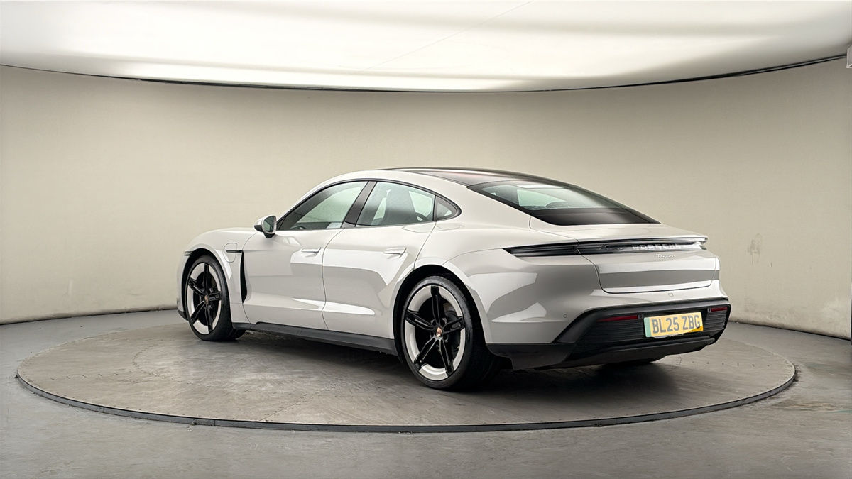 Porsche Taycan Image 2