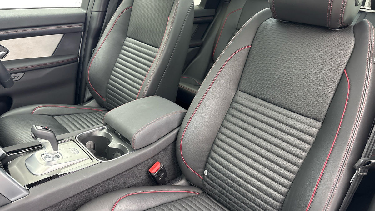 Land Rover Discovery Sport Image 7