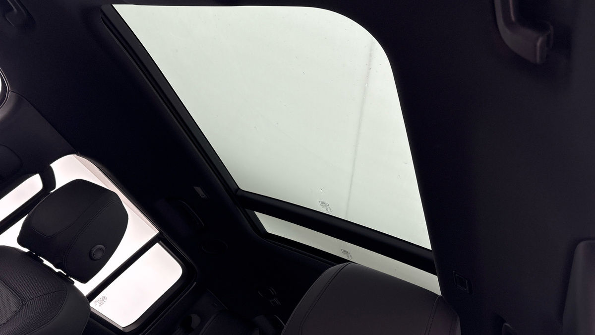 Land Rover Defender 130 Urban Image 6