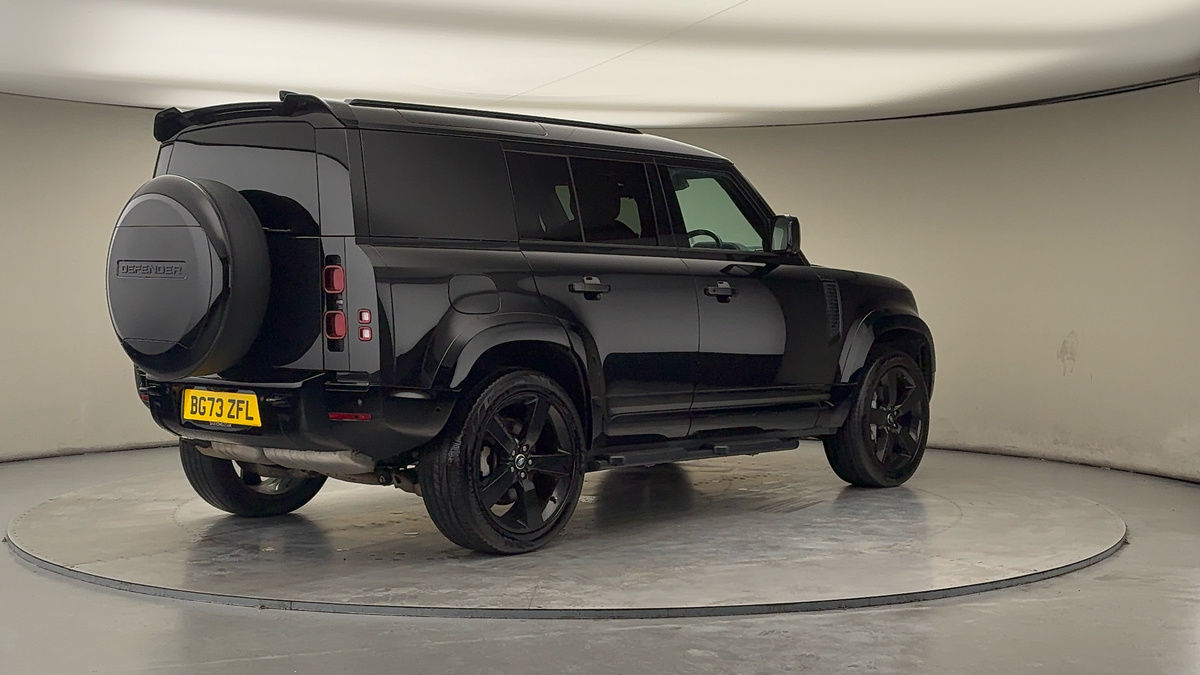 Land Rover Defender 110 Image 21