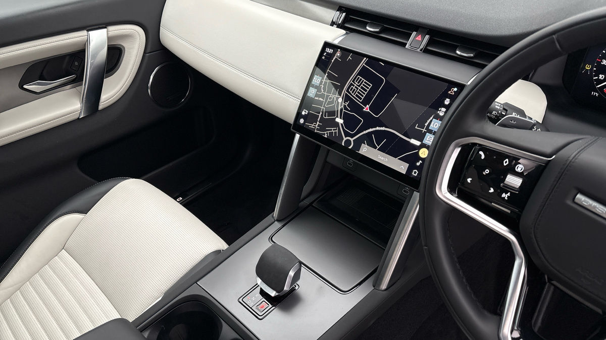 Land Rover Discovery Sport Image 18