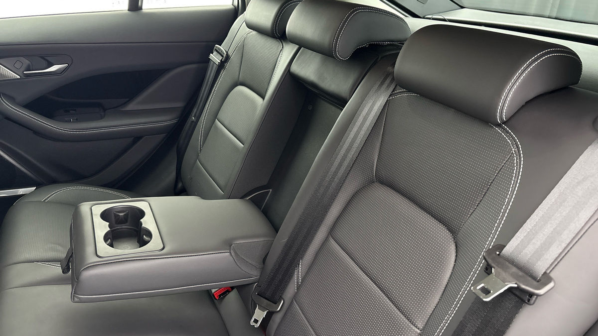 Jaguar I-PACE Image 10