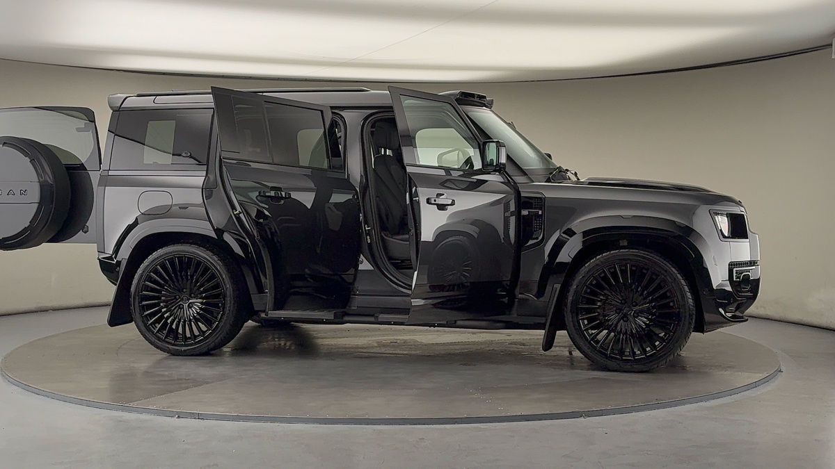 More views of Land Rover Defender 110