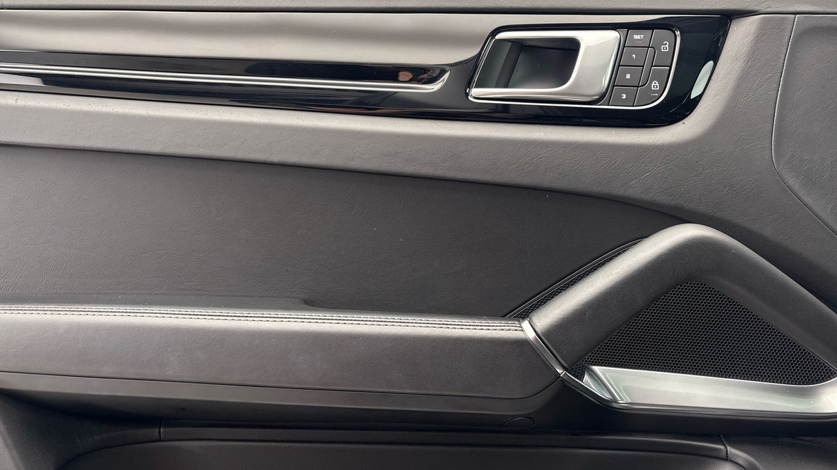 Porsche Cayenne Image 19