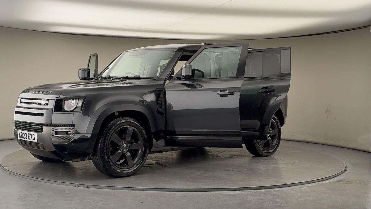 Land Rover Defender 110 Image 22