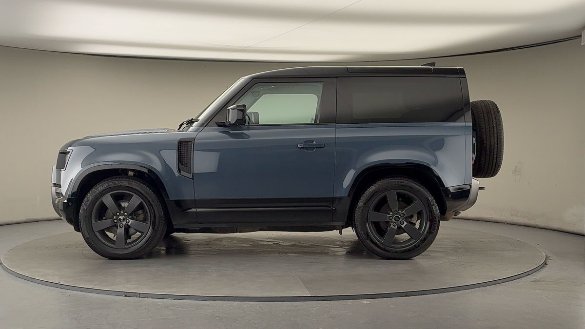 Land Rover Defender 90 Image 15