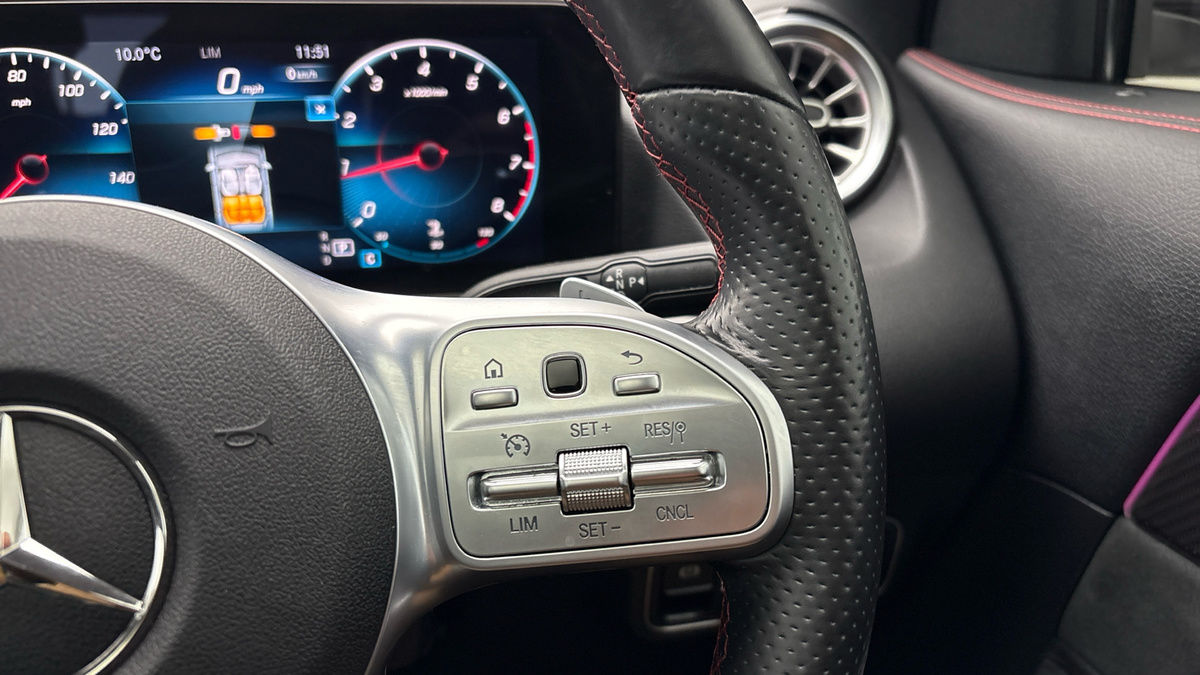 Mercedes-Benz GLA Image 14