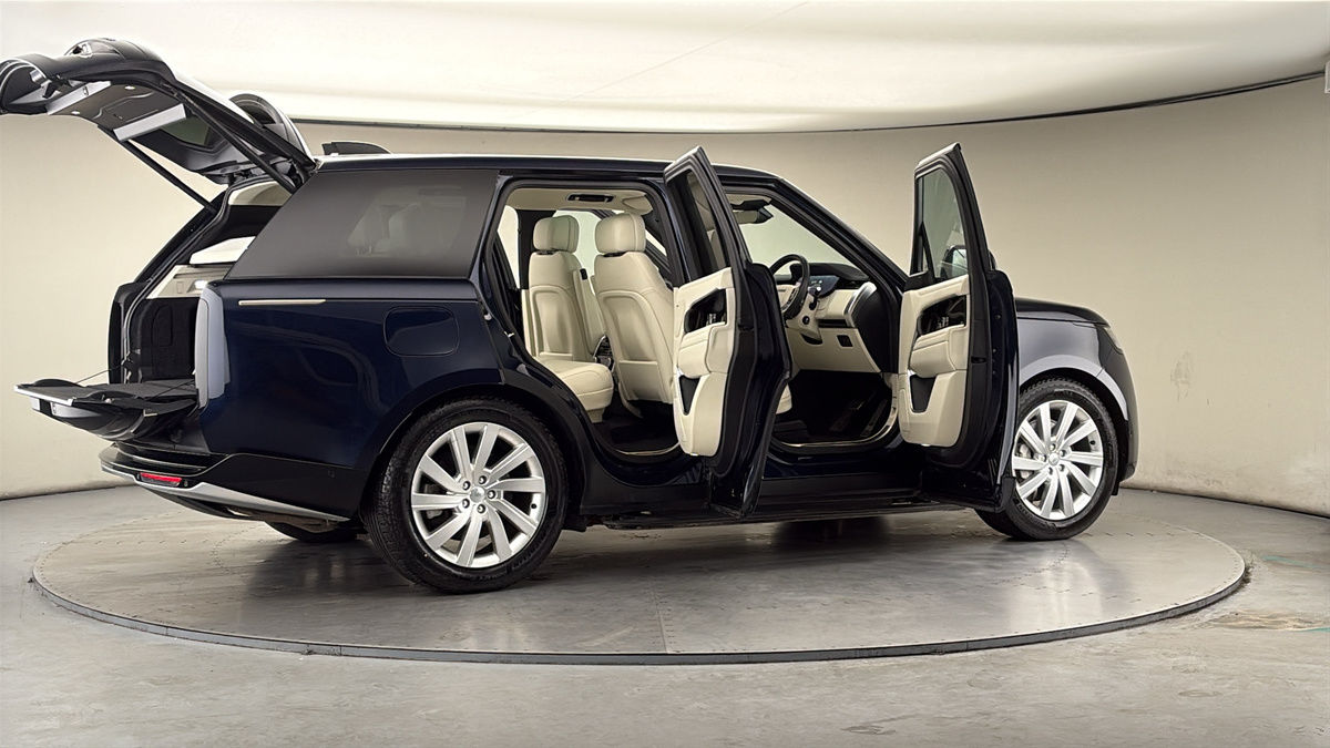 More views of Land Rover Range Rover