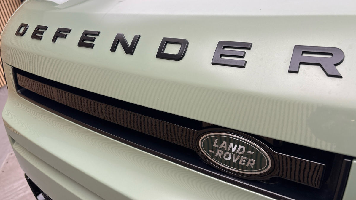 Land Rover Defender 90 Image 24