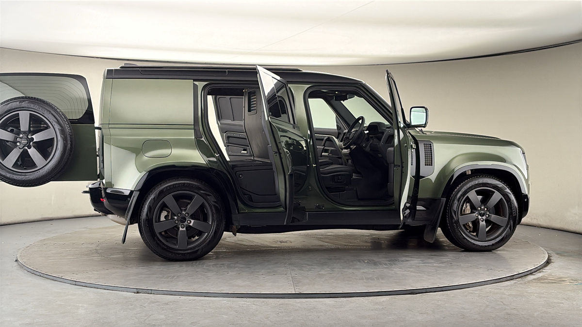 More views of Land Rover Defender 110