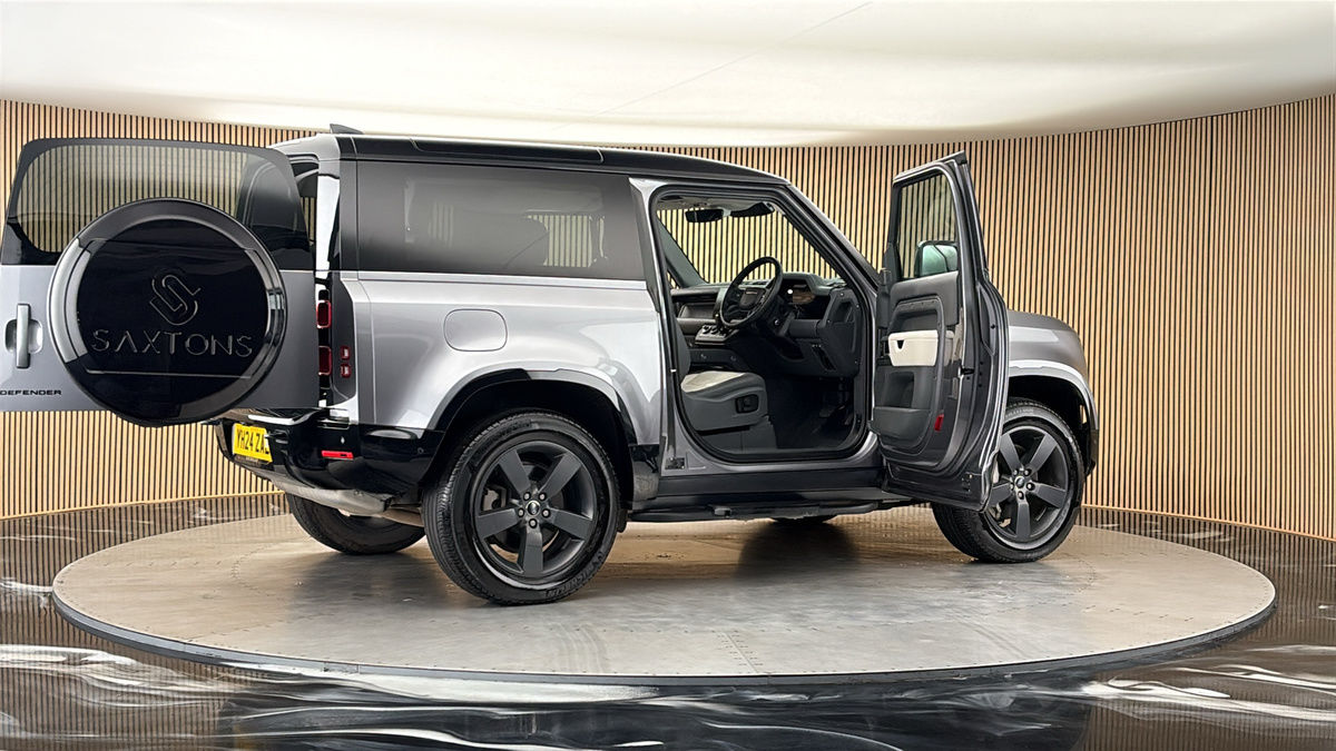 More views of Land Rover Defender 90