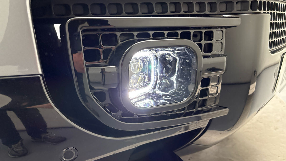 Land Rover Defender 110 Urban Image 28