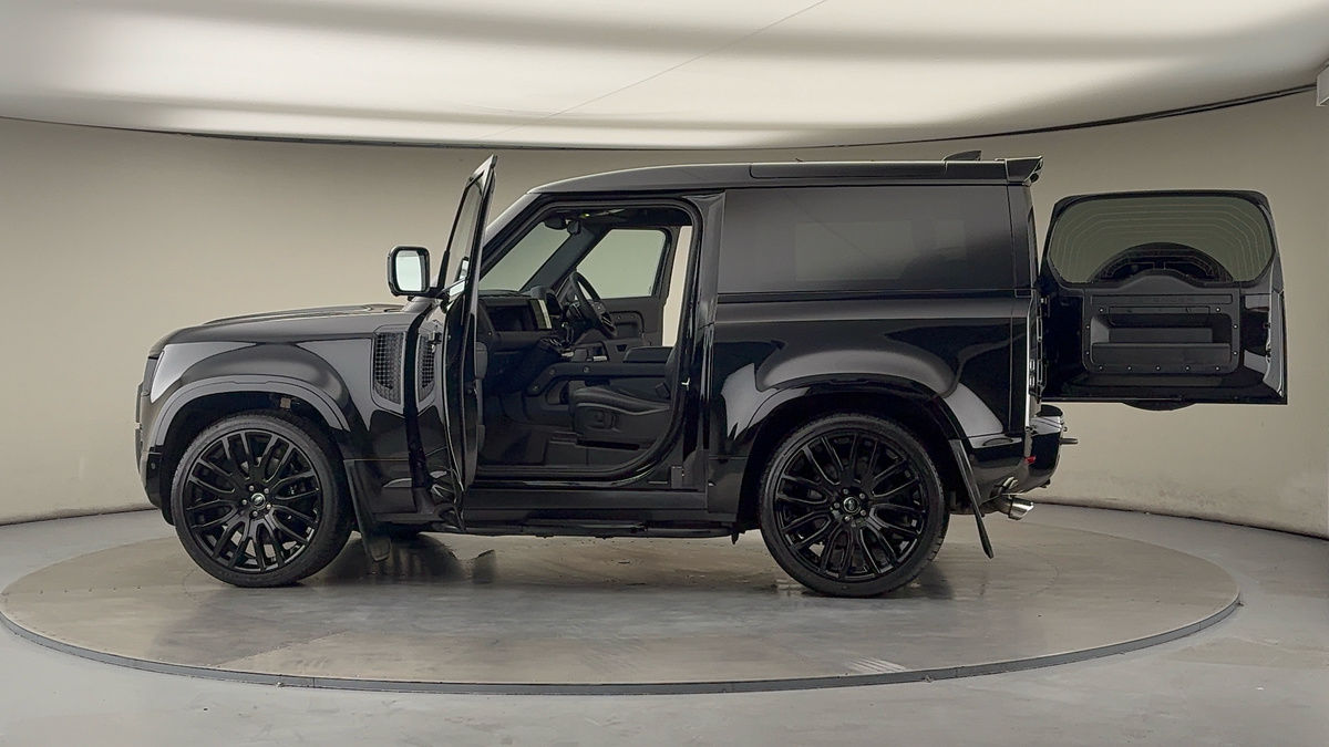 More views of Land Rover Defender 90