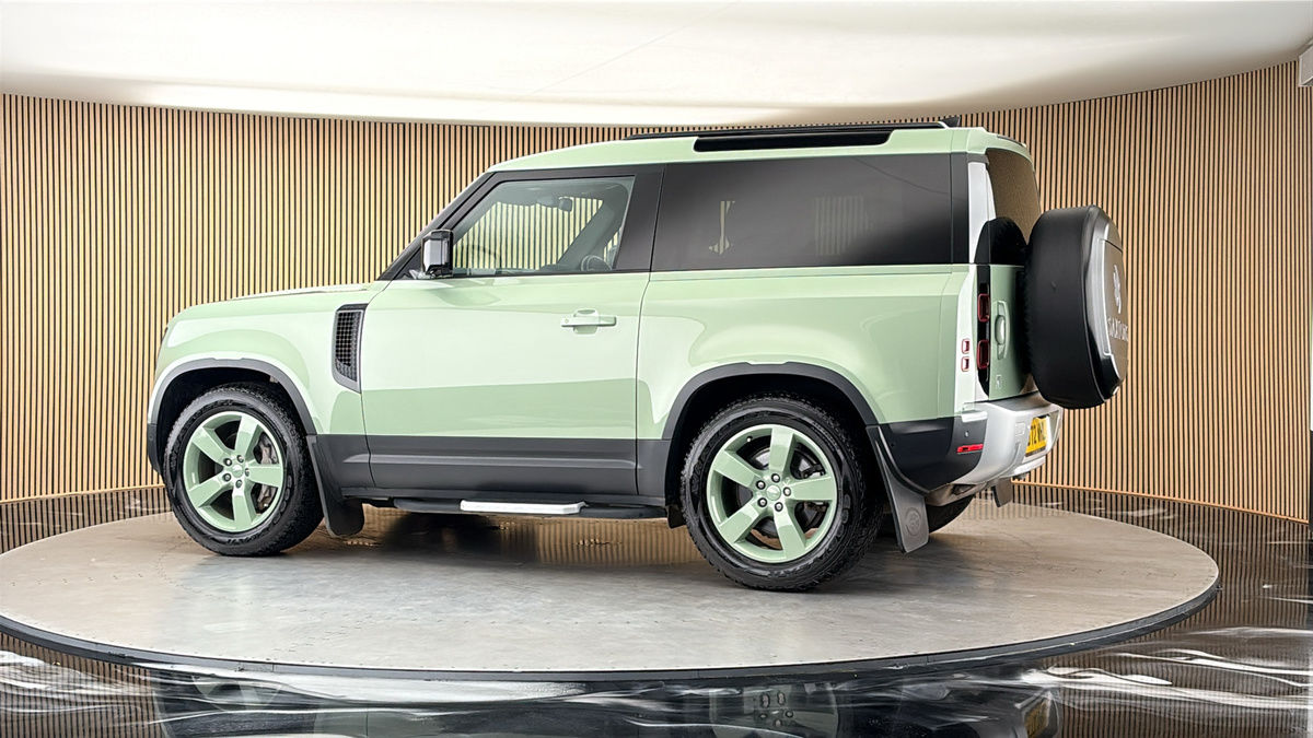 More views of Land Rover Defender 90