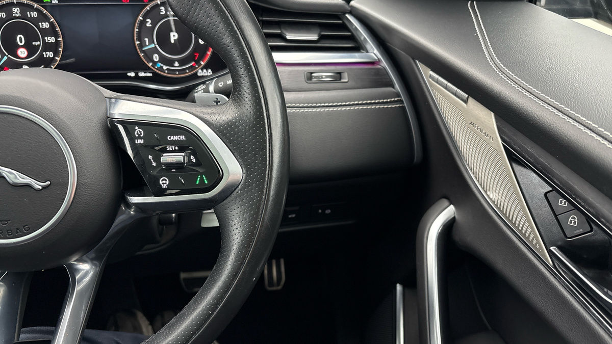 Jaguar F-PACE Image 14