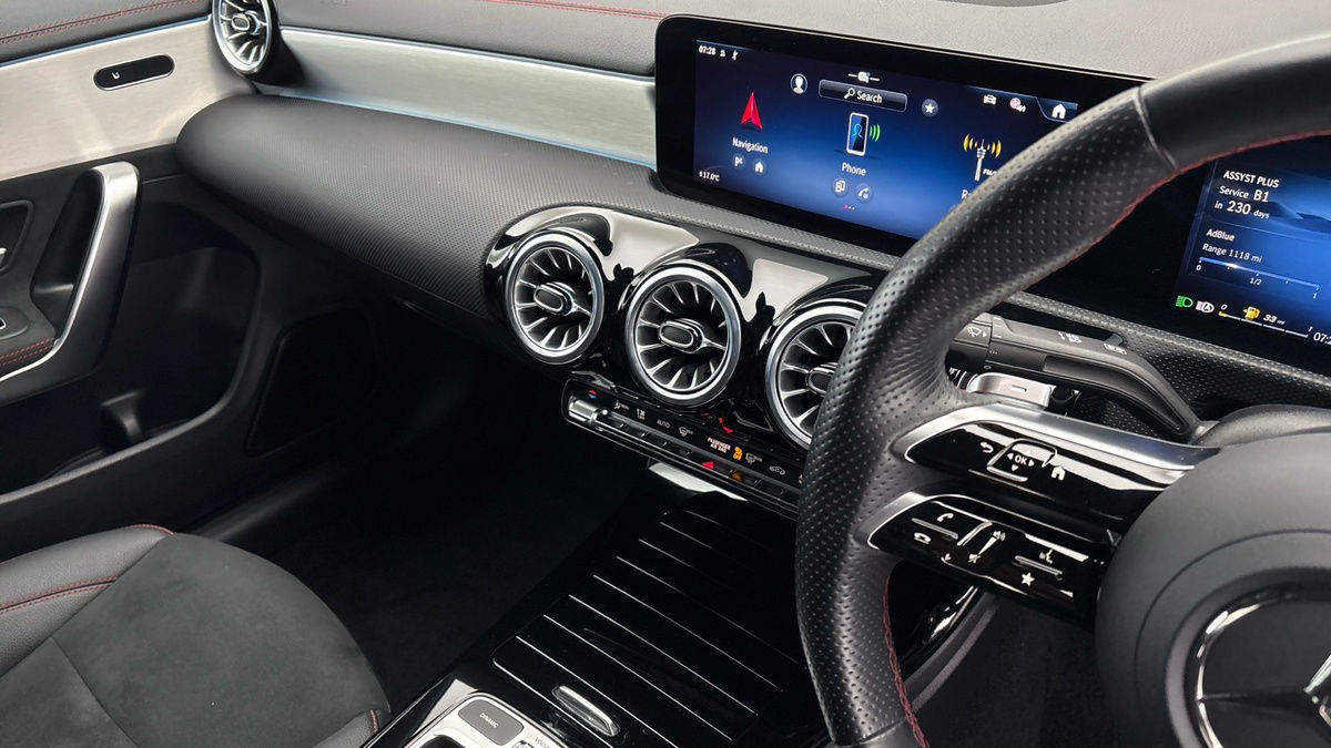 Mercedes-Benz CLA Image 18