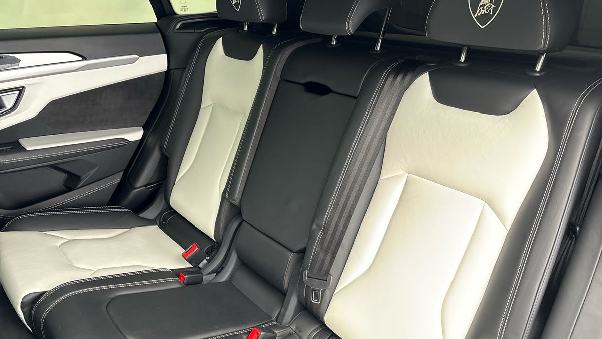 Lamborghini Urus Image 8