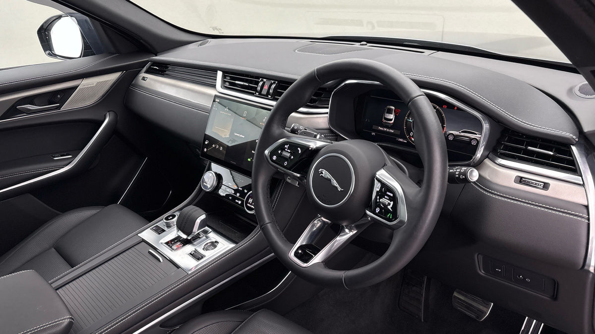 Jaguar F-PACE Image 5