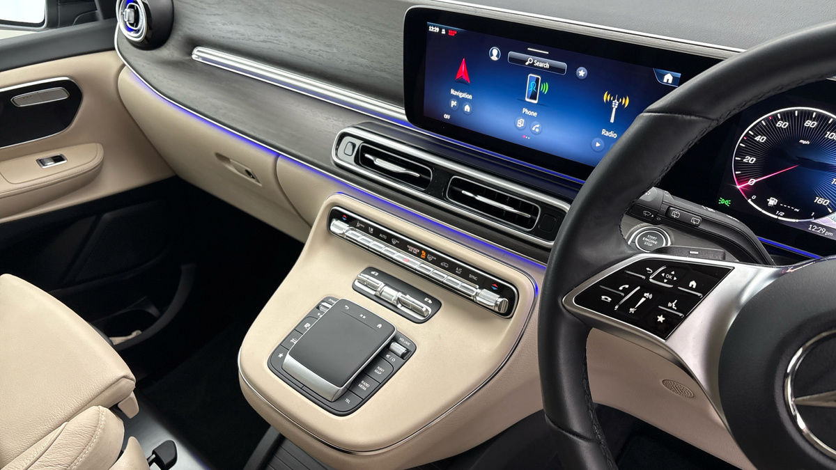 Mercedes-Benz V Class Image 18