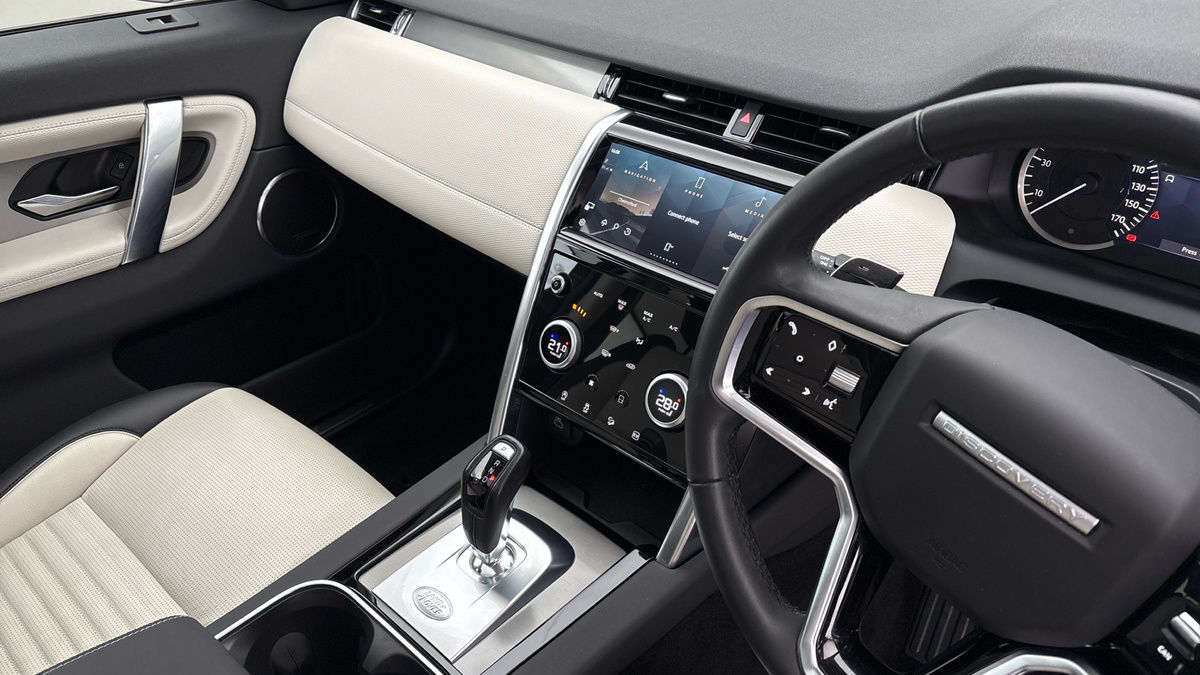 Land Rover Discovery Sport Image 18