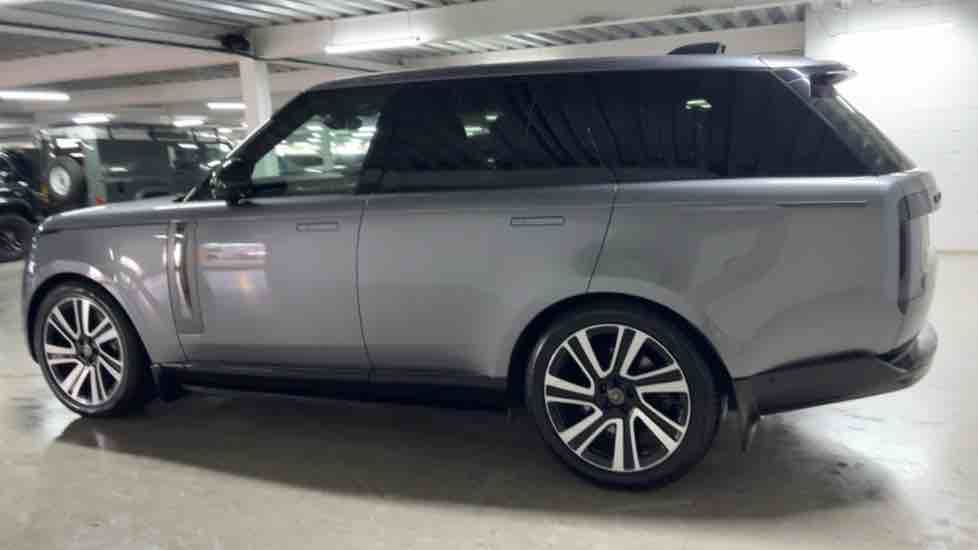 More views of Land Rover Range Rover