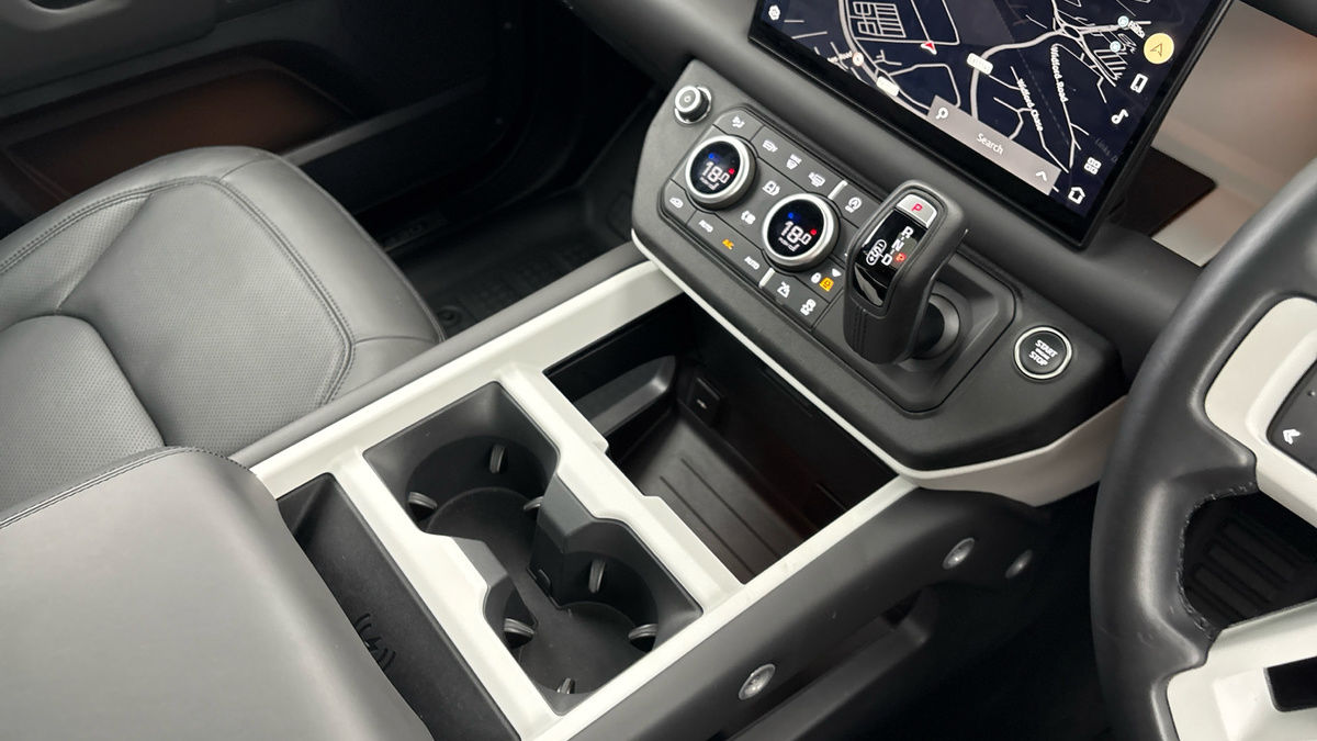 Land Rover Defender 130 Image 18