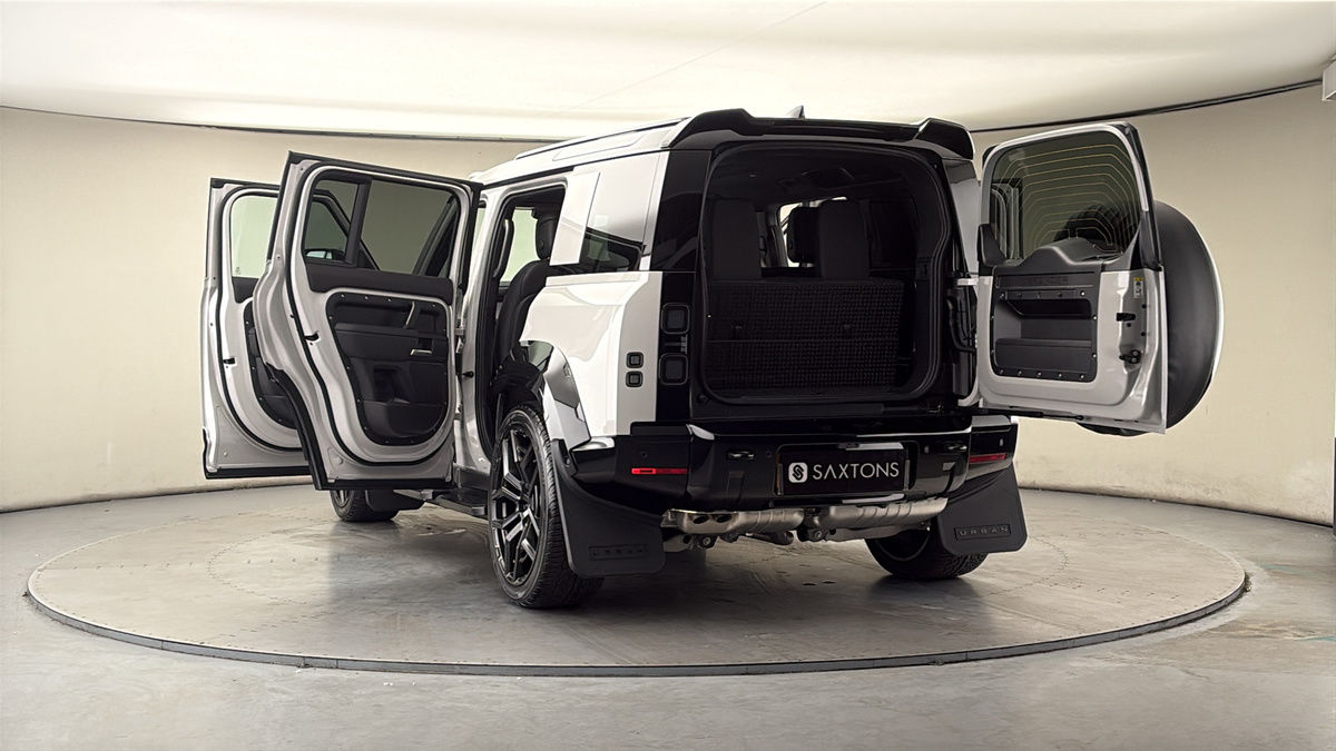 More views of Land Rover Defender 110