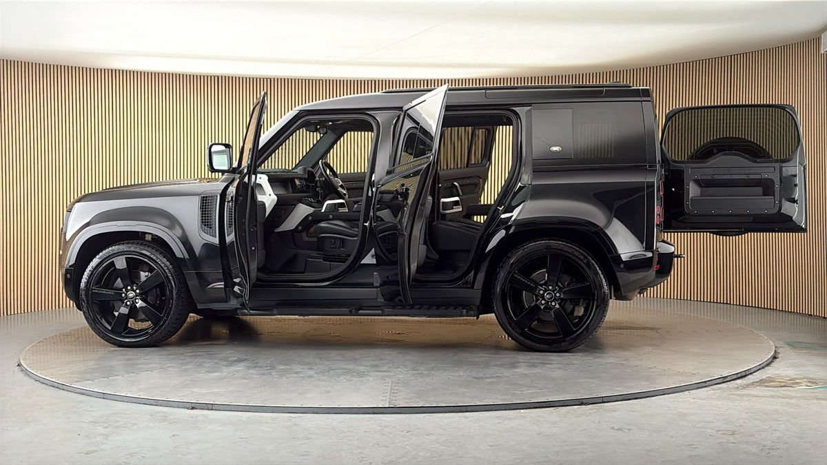 More views of Land Rover Defender 110