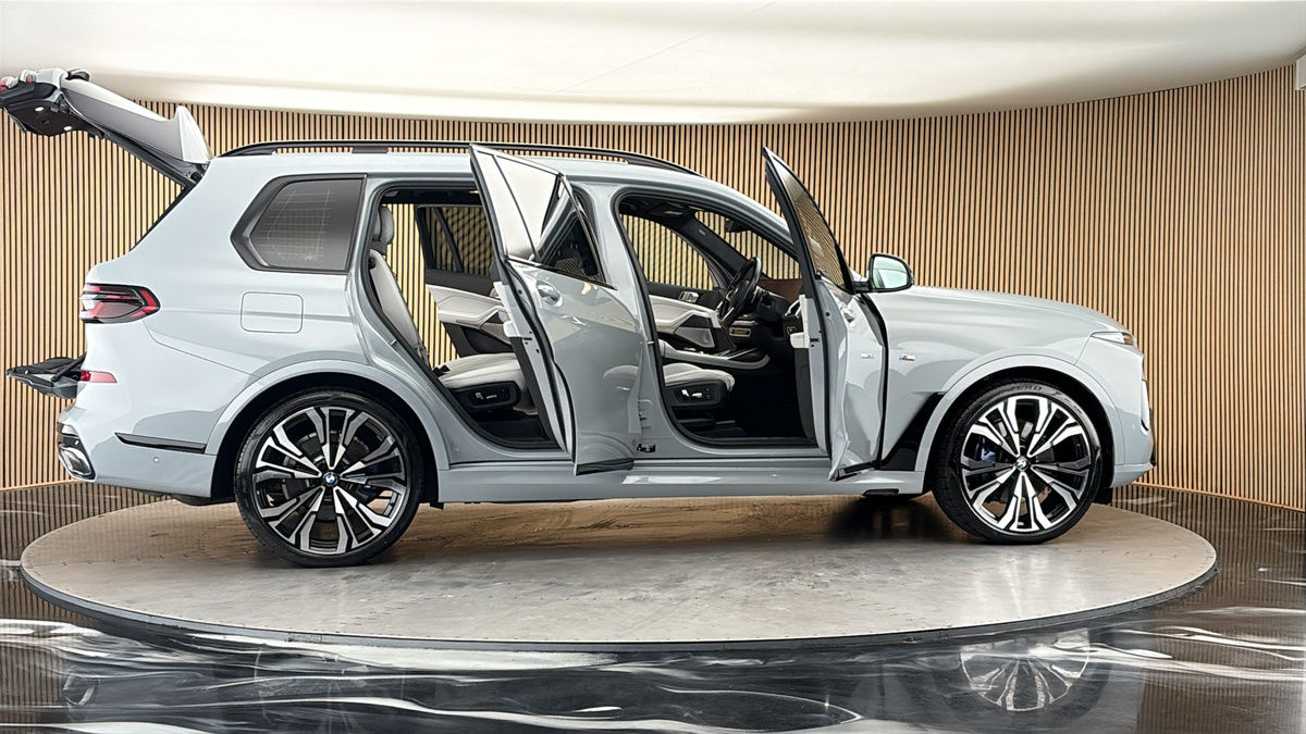 More views of BMW X7