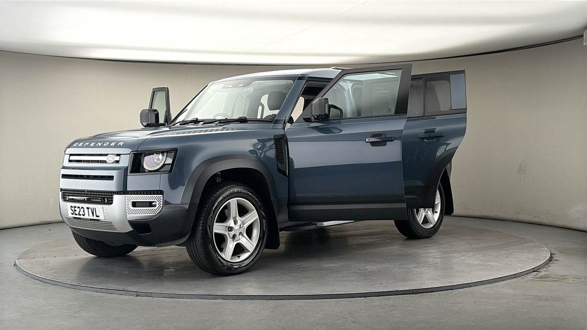 Land Rover Defender 110 Image 22