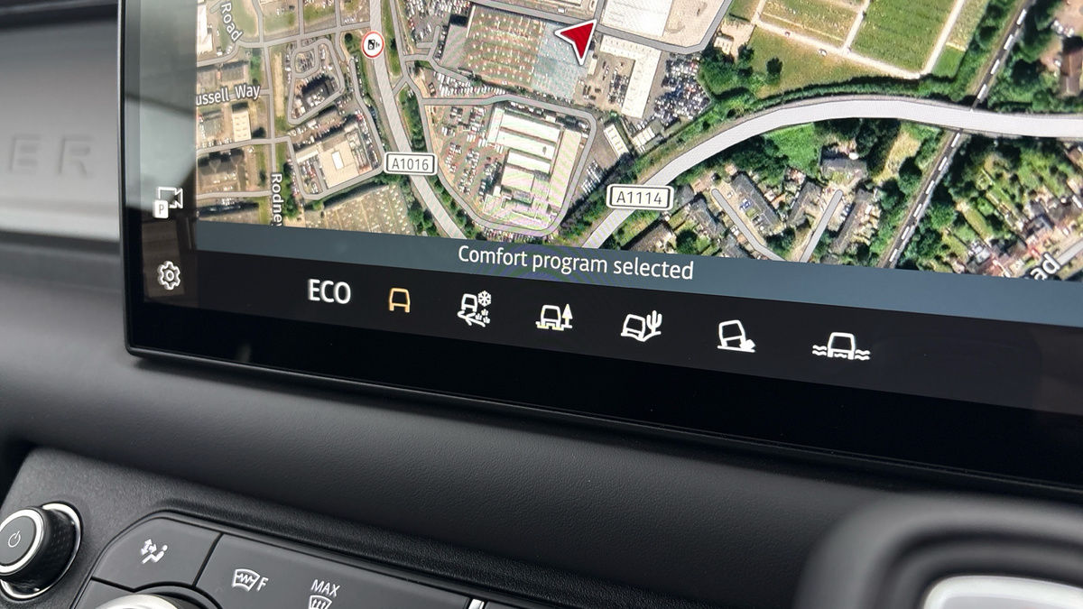 Land Rover Defender 110 Image 37