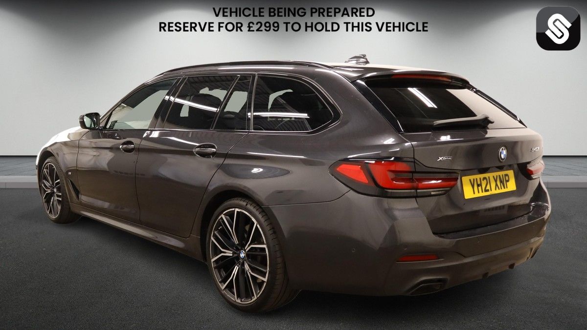 BMW 5 Series Image 3