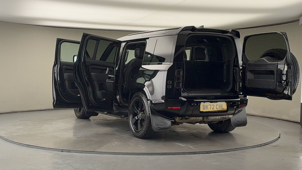 Land Rover Defender 110 Image 23