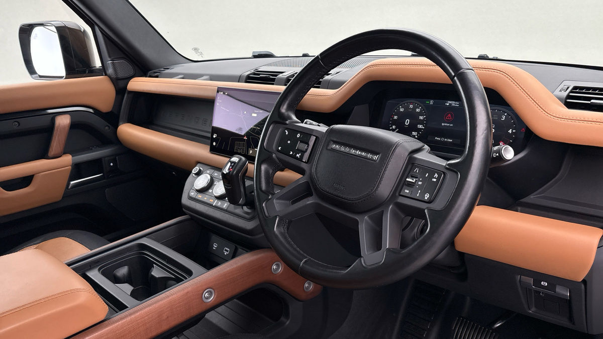 Land Rover Defender 110 Image 5