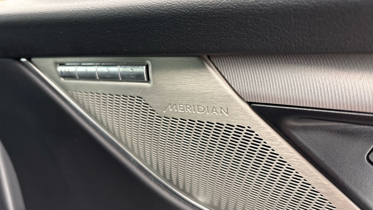 Jaguar F-PACE Image 26