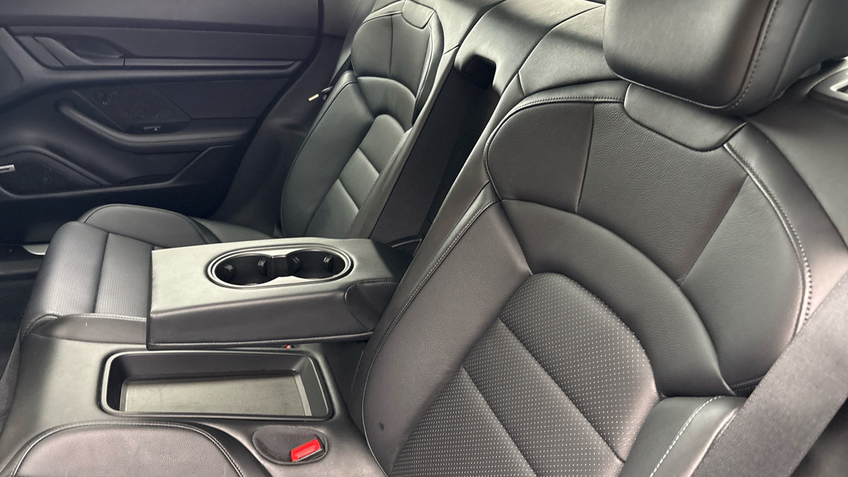 Porsche Taycan Image 10