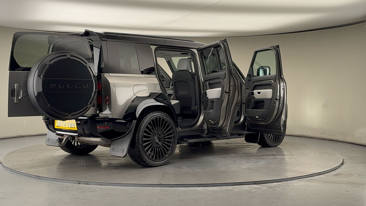 More views of Land Rover Defender 110