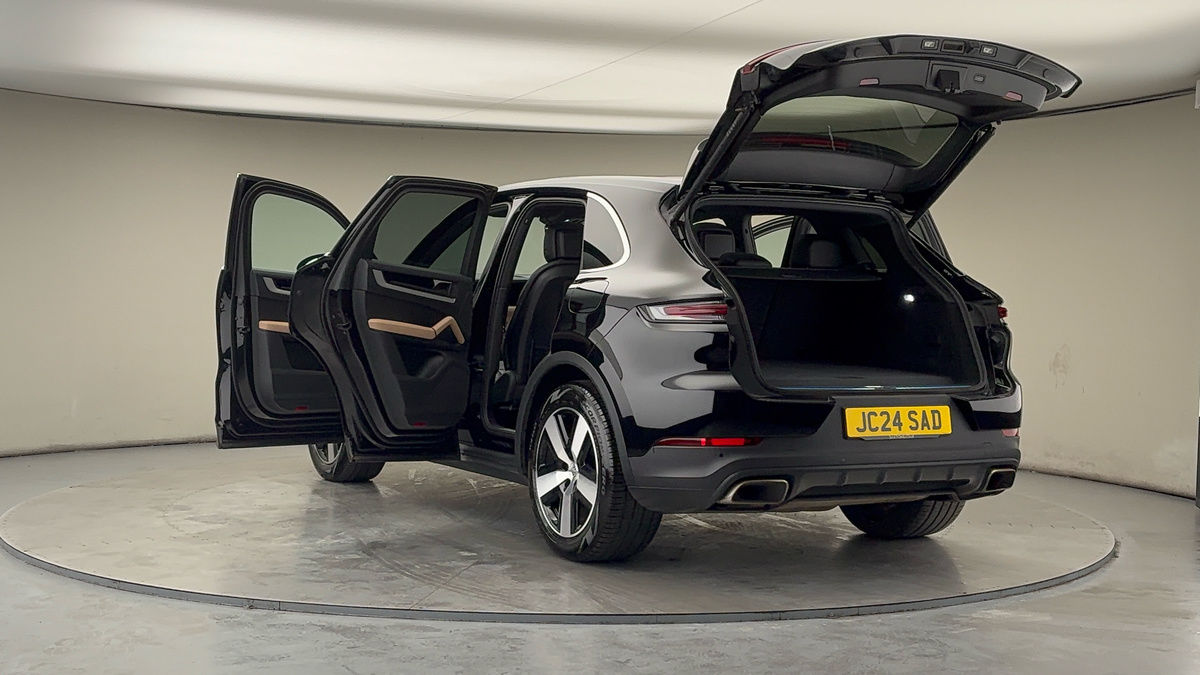 Porsche Cayenne Image 23