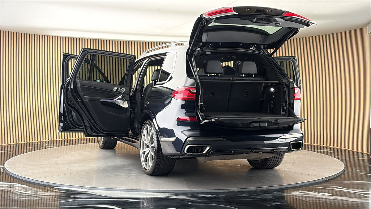 More views of BMW X7