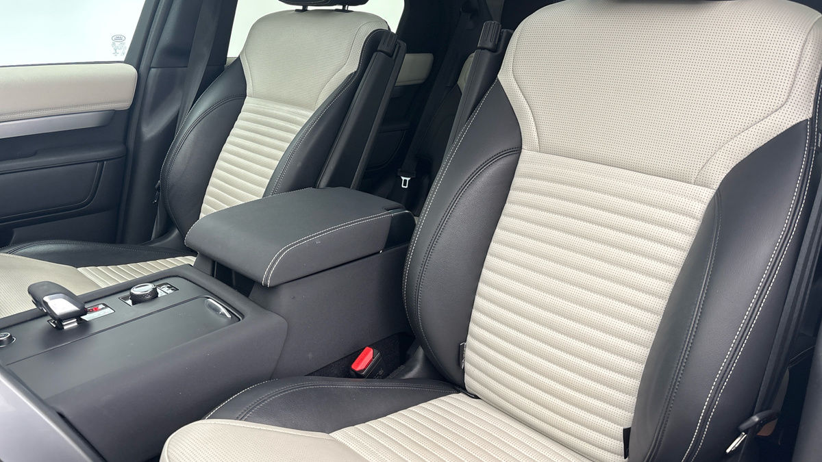 Land Rover Discovery Image 7