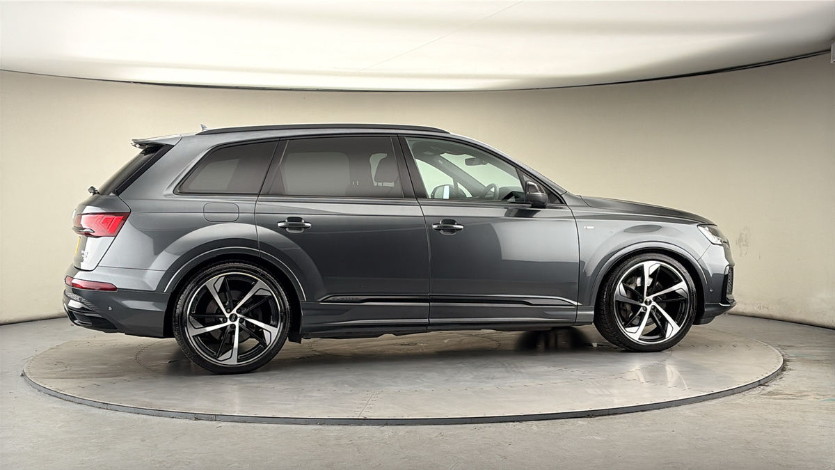 More views of Audi Q7