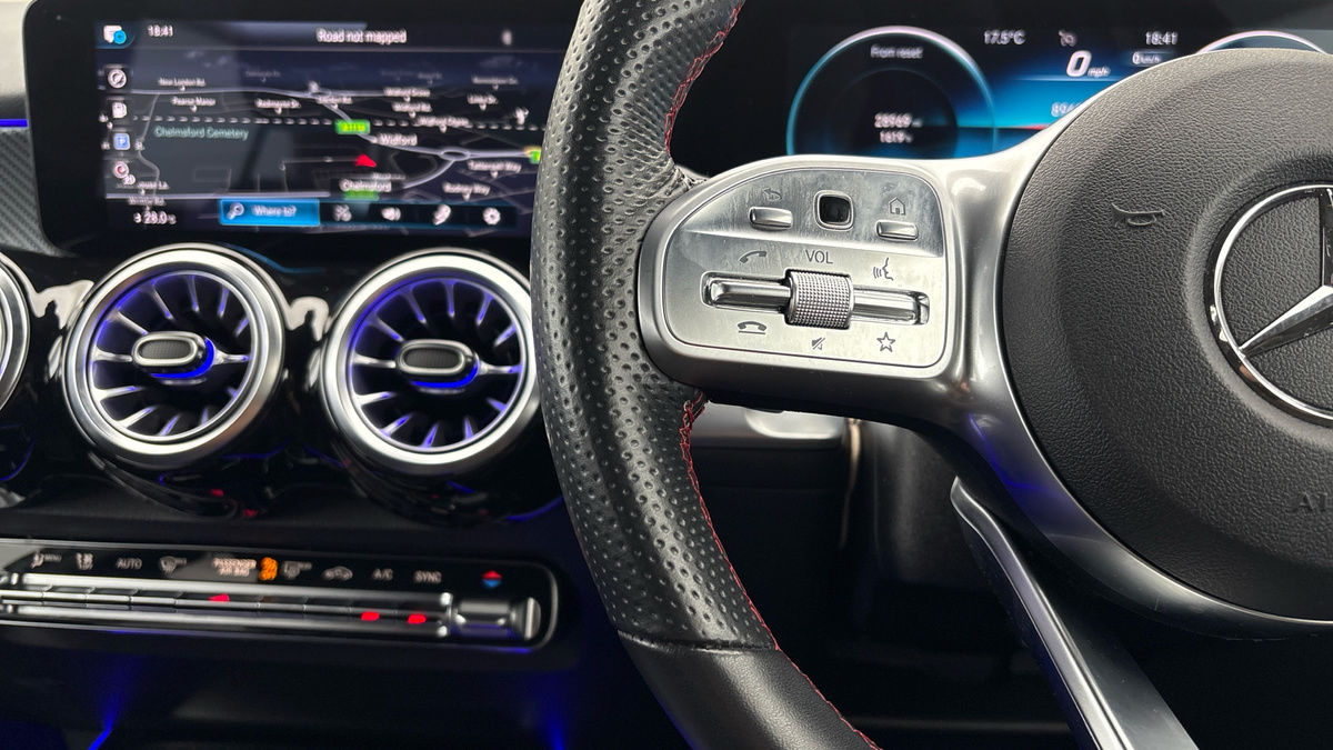 Mercedes-Benz GLB Image 13