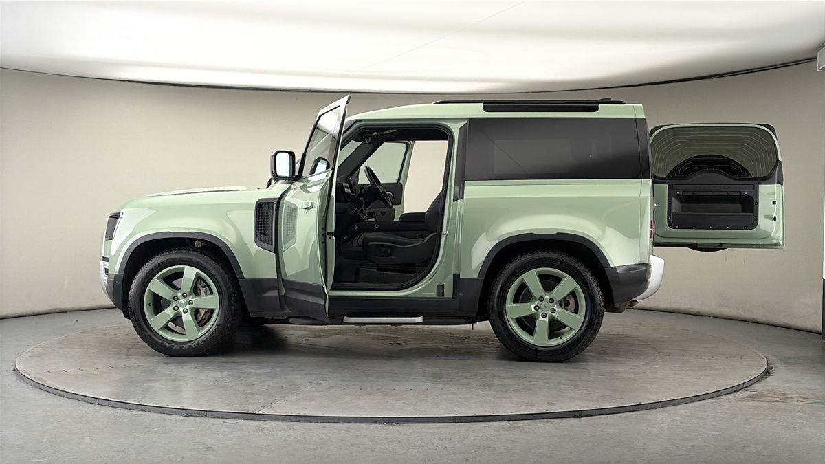 More views of Land Rover Defender 90