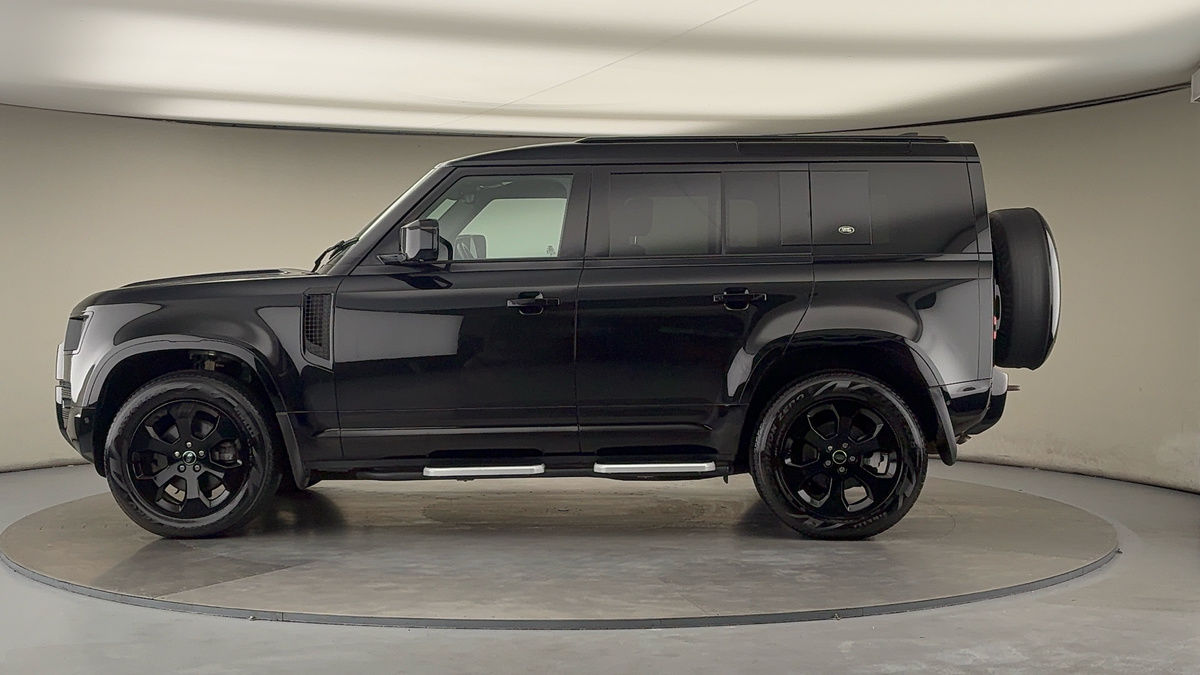 Land Rover Defender 110 Image 15