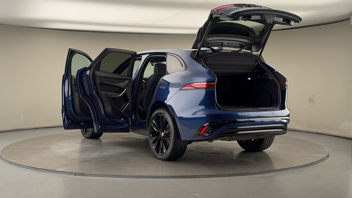 Jaguar F-PACE Image 23