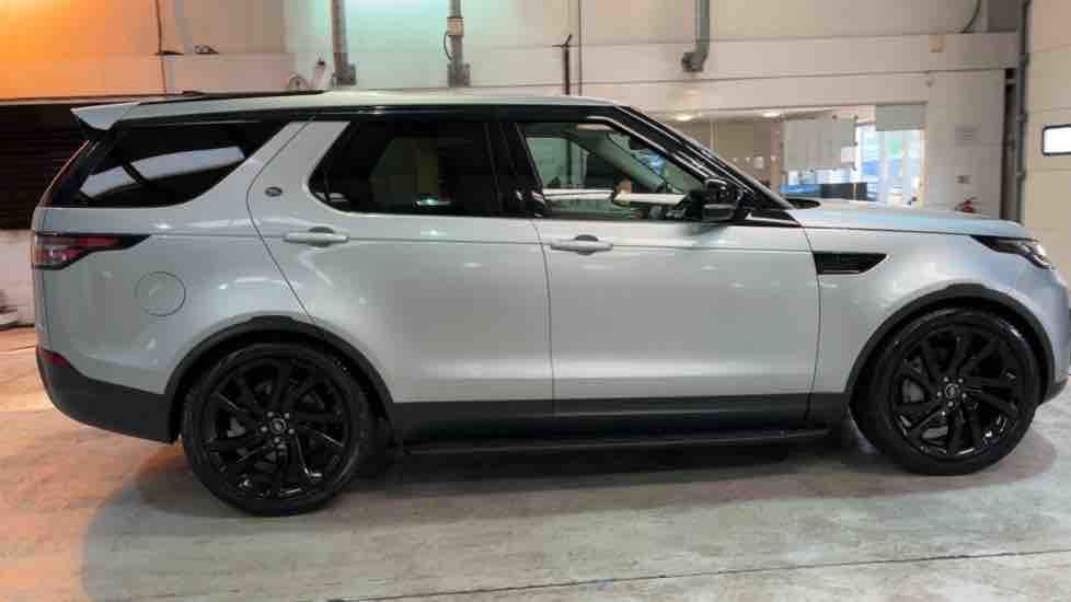 More views of Land Rover Discovery