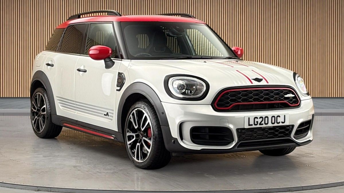 MINI Countryman Sticky Header Image