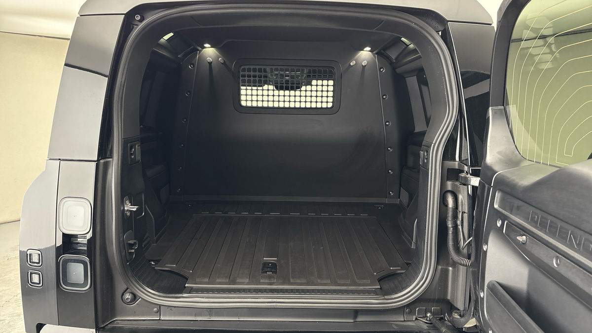 Land Rover Defender 90 Image 11