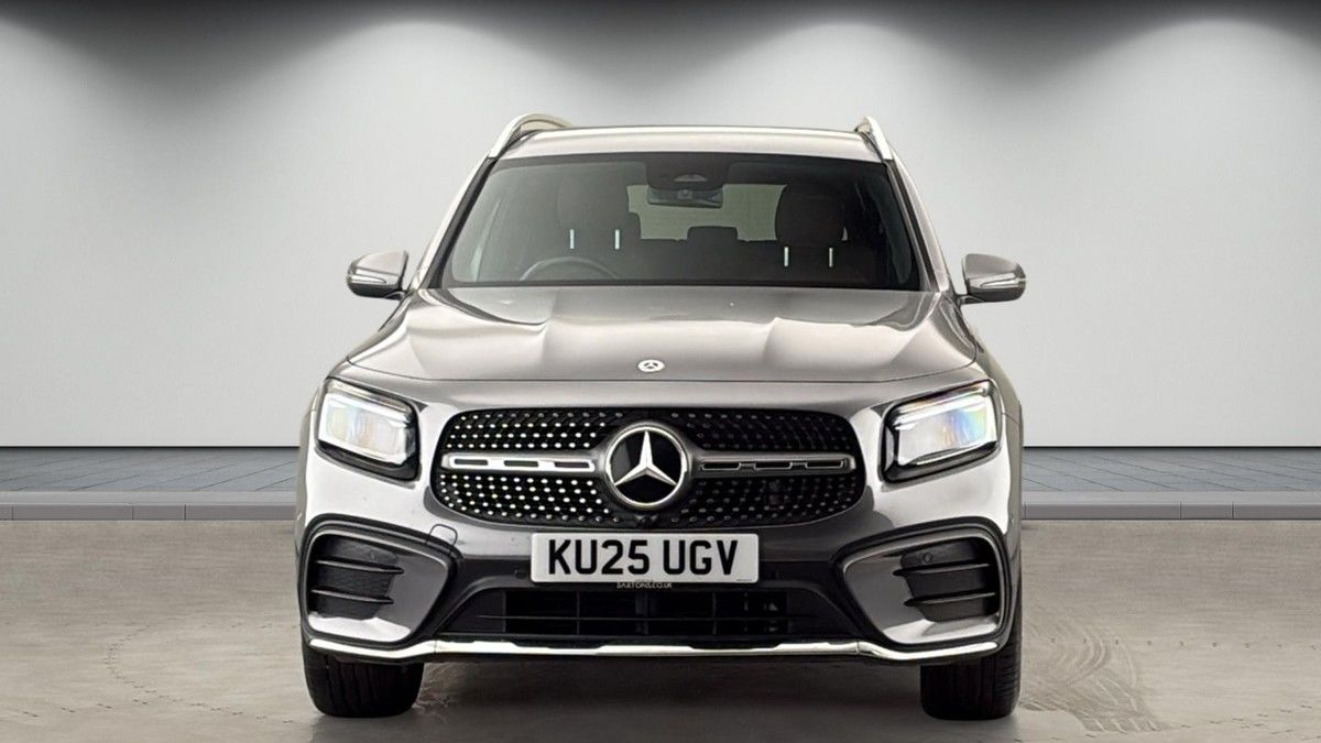 Mercedes-Benz GLB Image 3