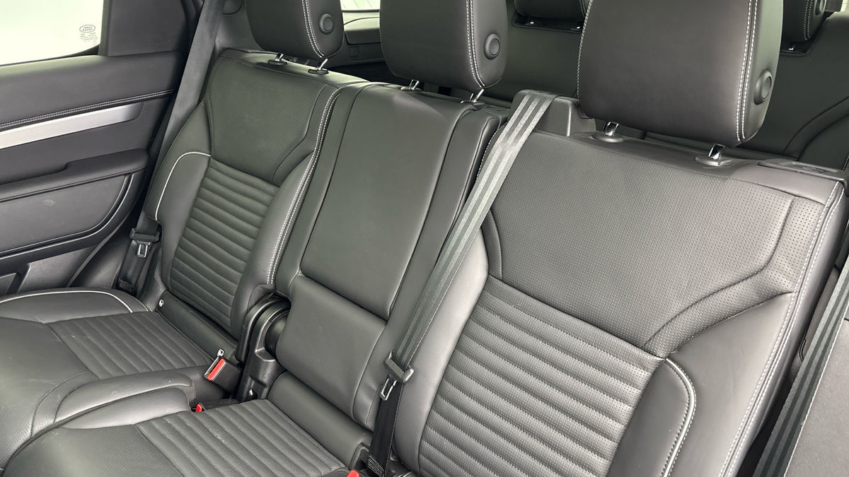 Land Rover Discovery Image 8